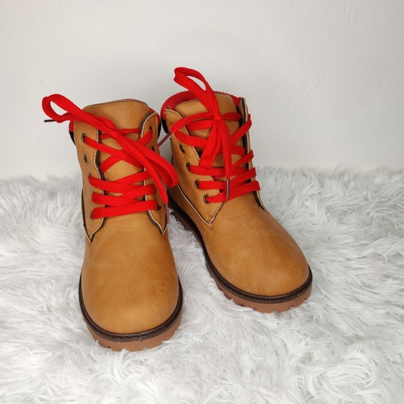 Boys Timberland-Themed Boots - Picture 2 of 5